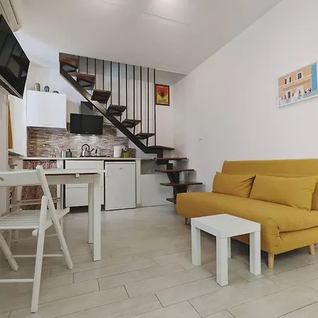 Lägenhet Piccola Casa Su Due Piani A Pigneto Rom