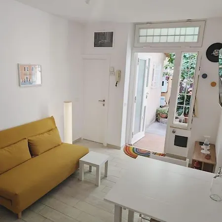 Lägenhet Piccola Casa Su Due Piani A Pigneto Rom